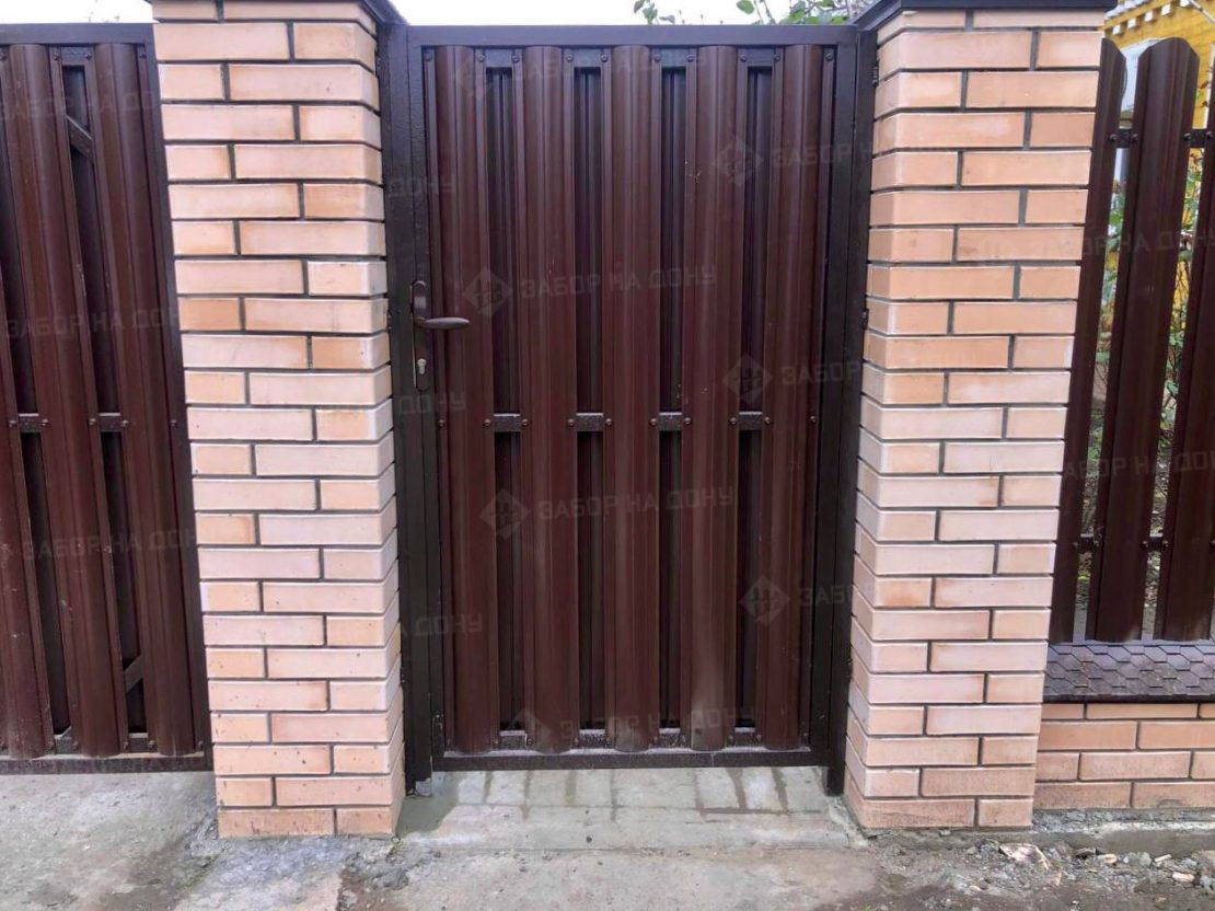 Калитка из евроштакетника  в Красном Сулине